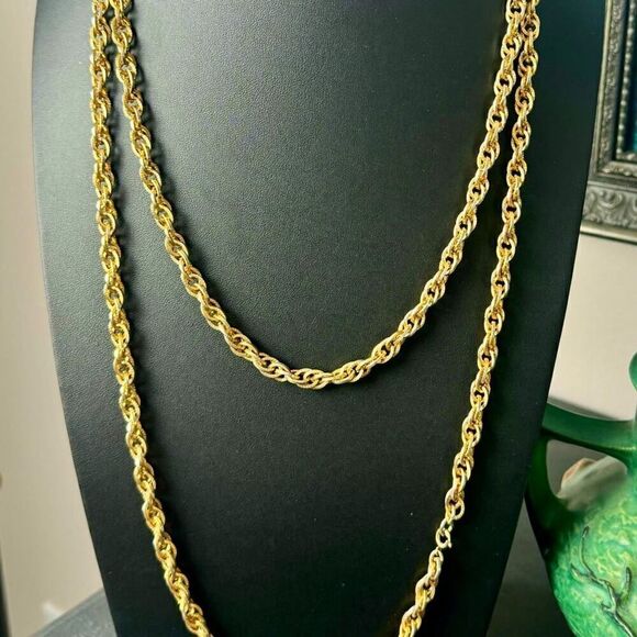 Vintage Shiny Gold Tone Triple Link Necklace, Unmarked - Picture 2 of 2